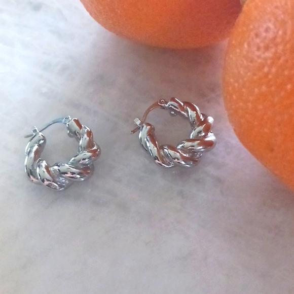 Twisted silver hoops - Picture 4 of 4